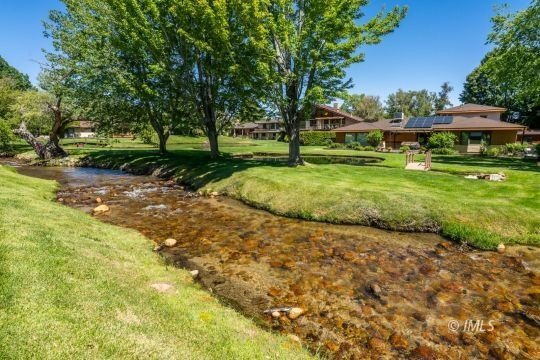 Welcome to 120 Desiderata in beautiful West Bishop. Situated on - photo 8