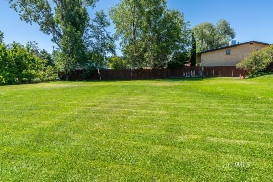 Welcome to 120 Desiderata in beautiful West Bishop. Situated on - photo 9