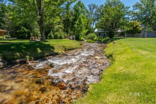 Welcome to 120 Desiderata in beautiful West Bishop. Situated on - photo 10