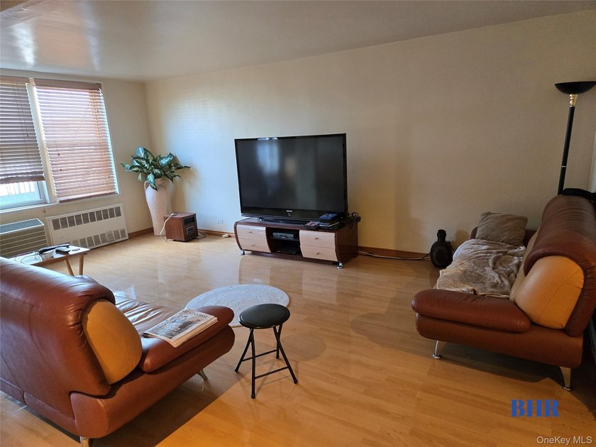 SHEEPSHEAD BAY Modern 1 bedroom, 1 bath in the Sea Isle. Open - photo 9