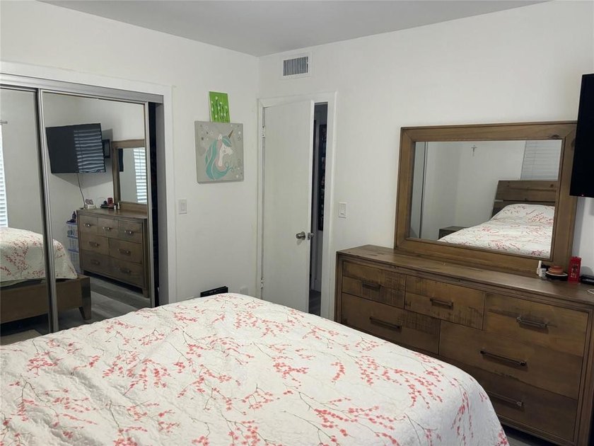 FIRST-FLOOR CORNER UNIT! Bright 2-bedroom, 1-bath on the first - photo 10