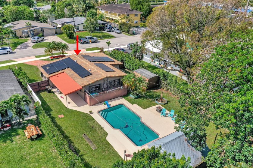 Beautifully maintained Lloyd Estates home with no HOA. Spacious - photo 8