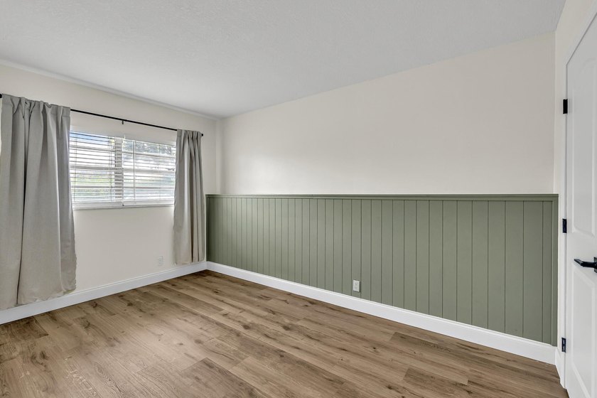 Welcome to this move-in-ready, freshly updated condo perfectly - photo 12