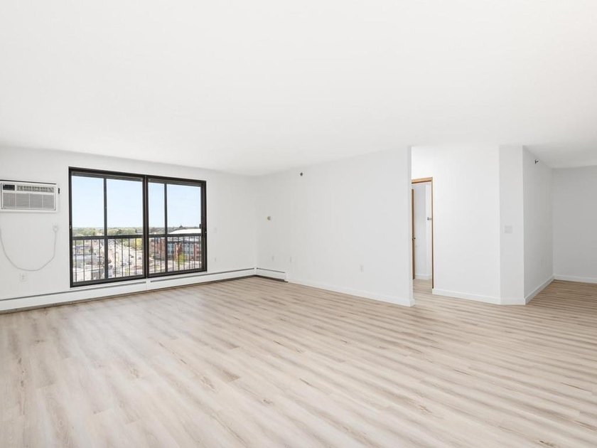 Enjoy bright mornings in this beautifully updated east-facing - photo 8