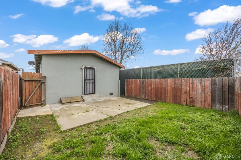 Beautifully updated single-story home positioned at the end of a - photo 18