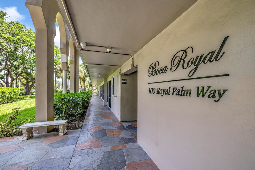 Welcome to this move-in-ready, freshly updated condo perfectly - photo 24