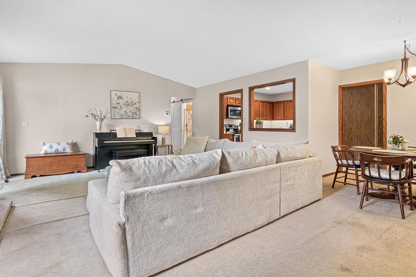 Enjoy the comfort and convenience of true main-level living in - photo 2