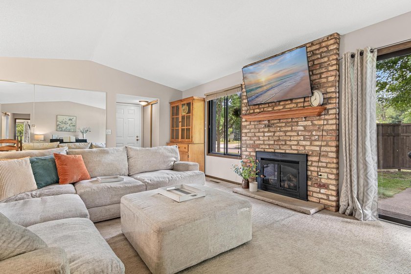 Enjoy the comfort and convenience of true main-level living in - photo 4
