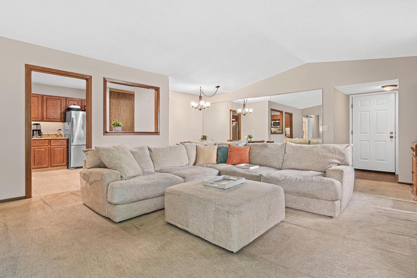 Enjoy the comfort and convenience of true main-level living in - photo 5