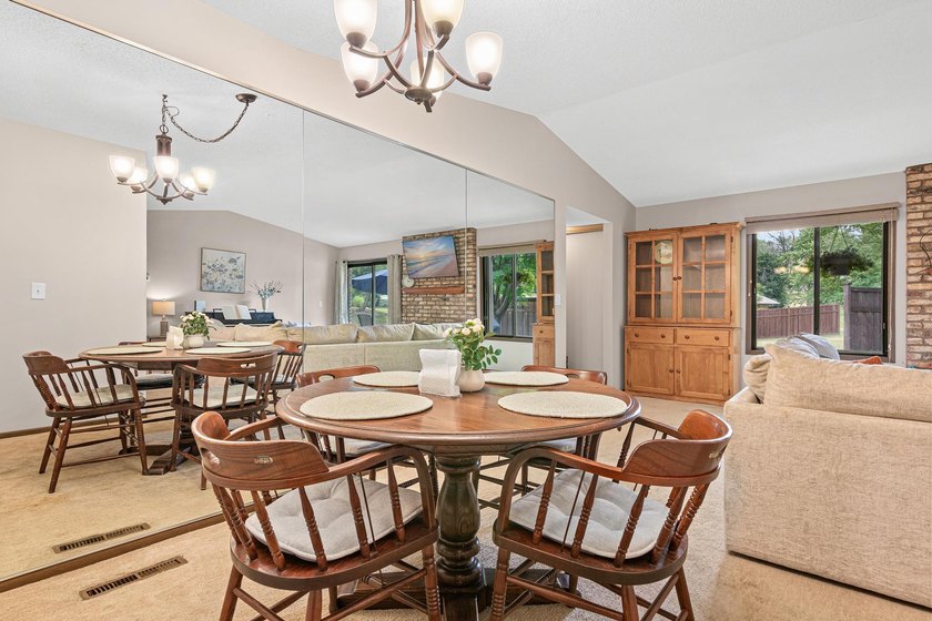 Enjoy the comfort and convenience of true main-level living in - photo 7