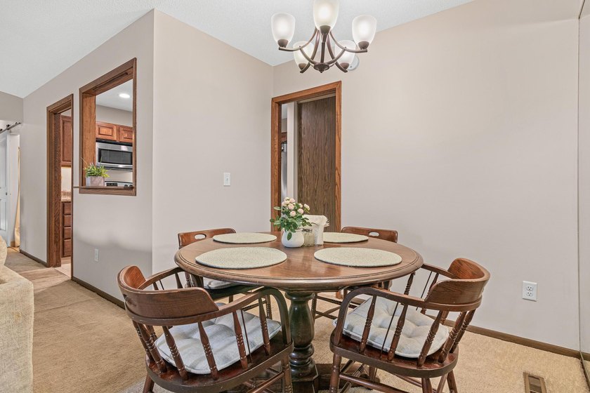 Enjoy the comfort and convenience of true main-level living in - photo 8