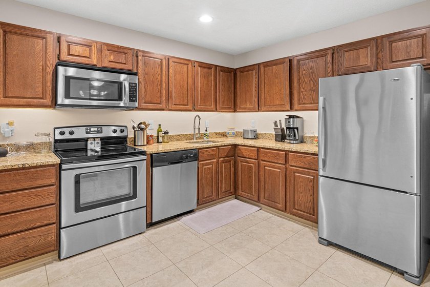 Enjoy the comfort and convenience of true main-level living in - photo 9