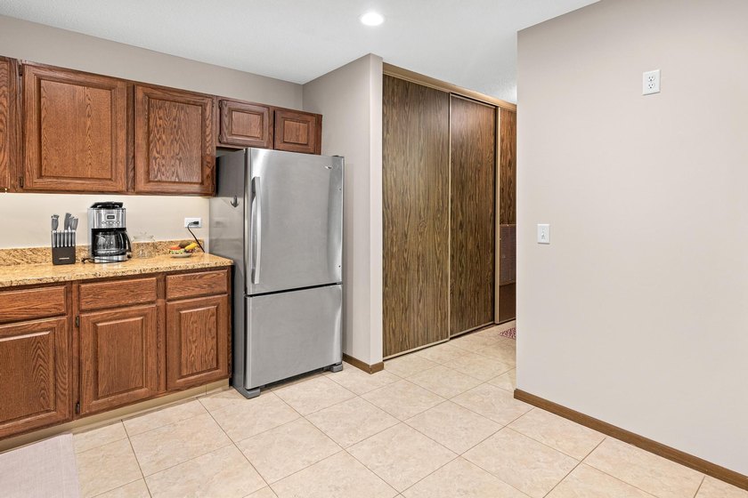Enjoy the comfort and convenience of true main-level living in - photo 10