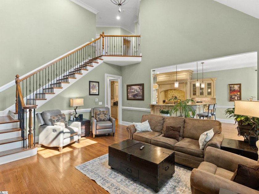 Arrive in Style: DRAMATIC CURB APPEAL, SOARING INTERIORS, and - photo 17