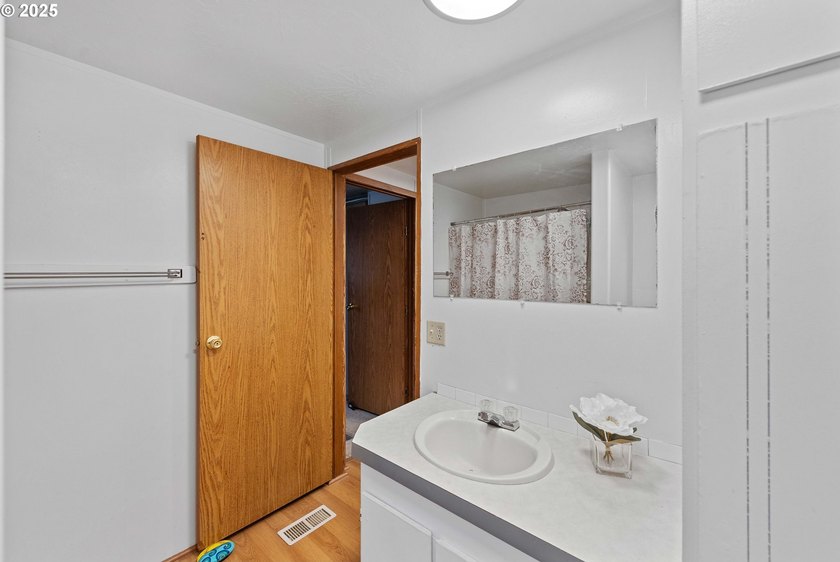 This well cared-for manufactured home in Dunes Mobile offers a - photo 20
