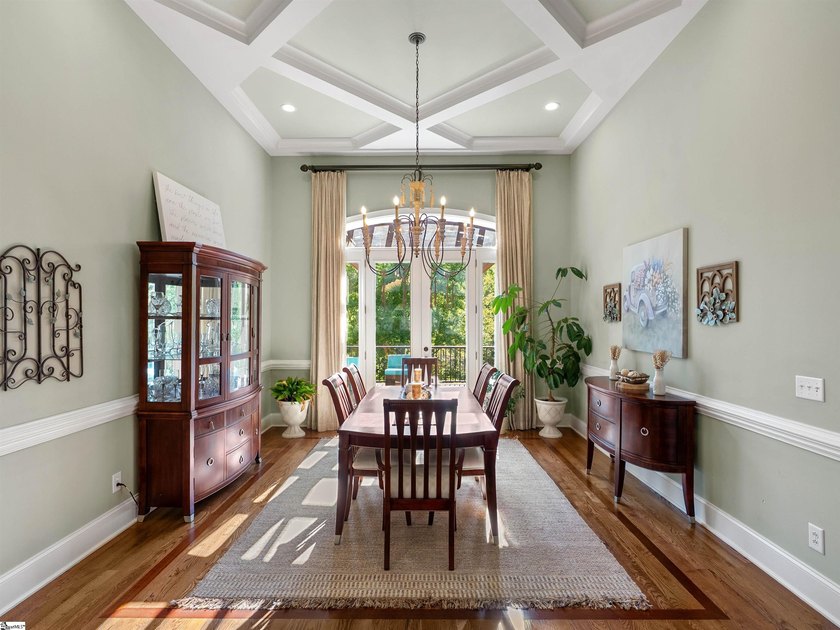 Arrive in Style: DRAMATIC CURB APPEAL, SOARING INTERIORS, and - photo 25