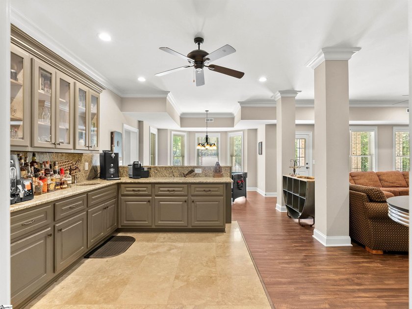 Arrive in Style: DRAMATIC CURB APPEAL, SOARING INTERIORS, and - photo 38