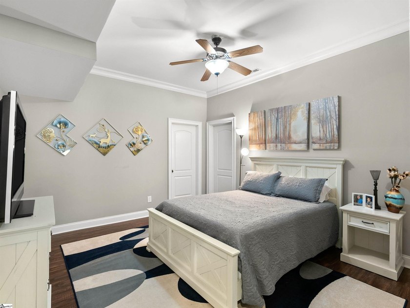 Arrive in Style: DRAMATIC CURB APPEAL, SOARING INTERIORS, and - photo 42