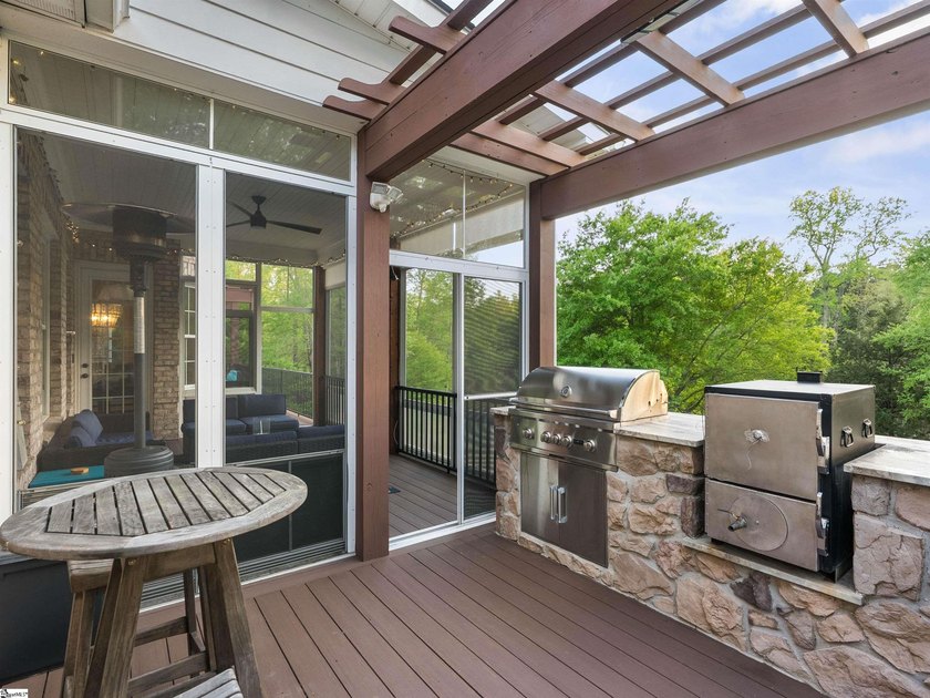 Arrive in Style: DRAMATIC CURB APPEAL, SOARING INTERIORS, and - photo 46