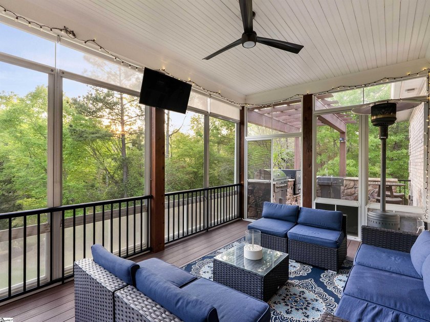Arrive in Style: DRAMATIC CURB APPEAL, SOARING INTERIORS, and - photo 47