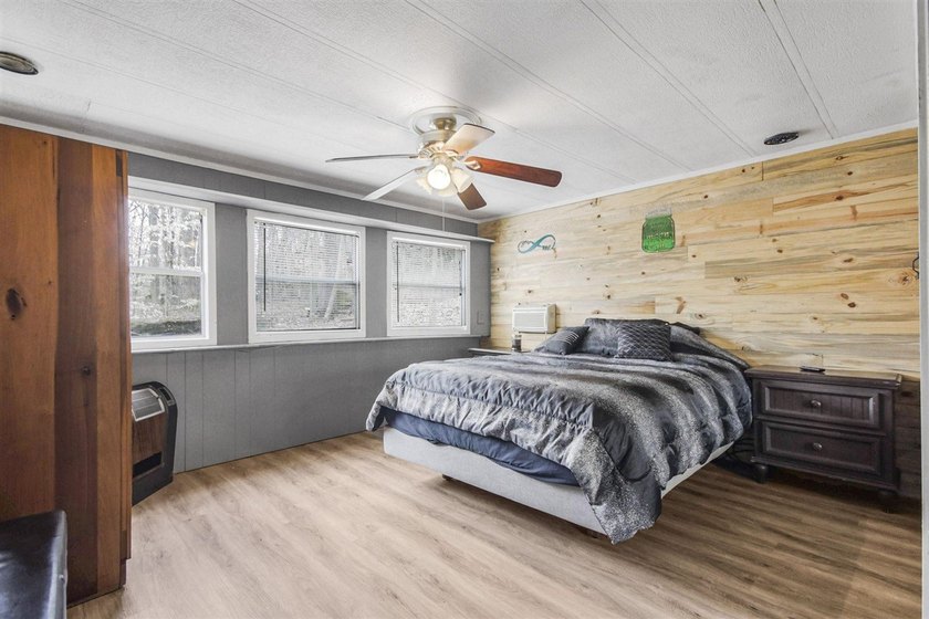 Welcome to your new lake house! This 2 bed 1 bath property - photo 14