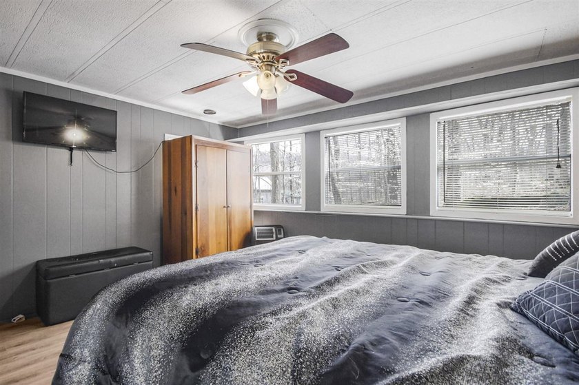 Welcome to your new lake house! This 2 bed 1 bath property - photo 15