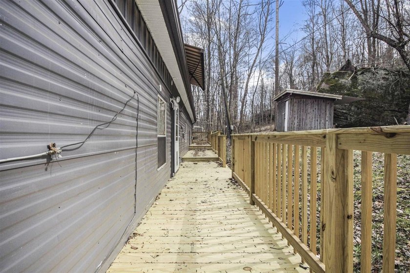 Welcome to your new lake house! This 2 bed 1 bath property - photo 32
