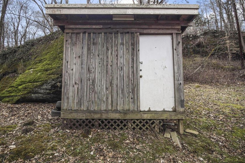 Welcome to your new lake house! This 2 bed 1 bath property - photo 34
