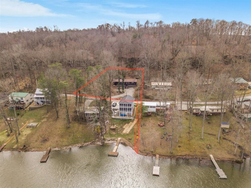 Welcome to your new lake house! This 2 bed 1 bath property - photo 38