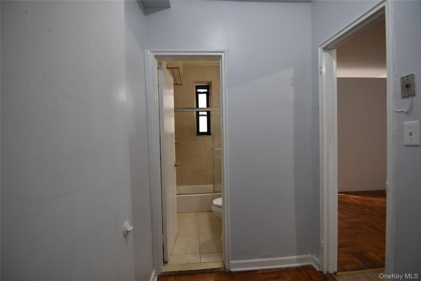 PRICED TO SELL !!! Location,Location ,Location with a very low - photo 7