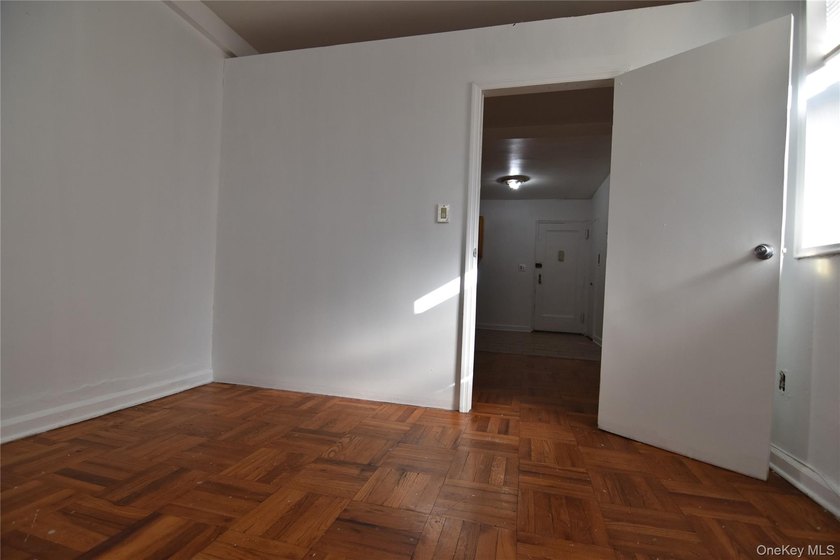 PRICED TO SELL !!! Location,Location ,Location with a very low - photo 10