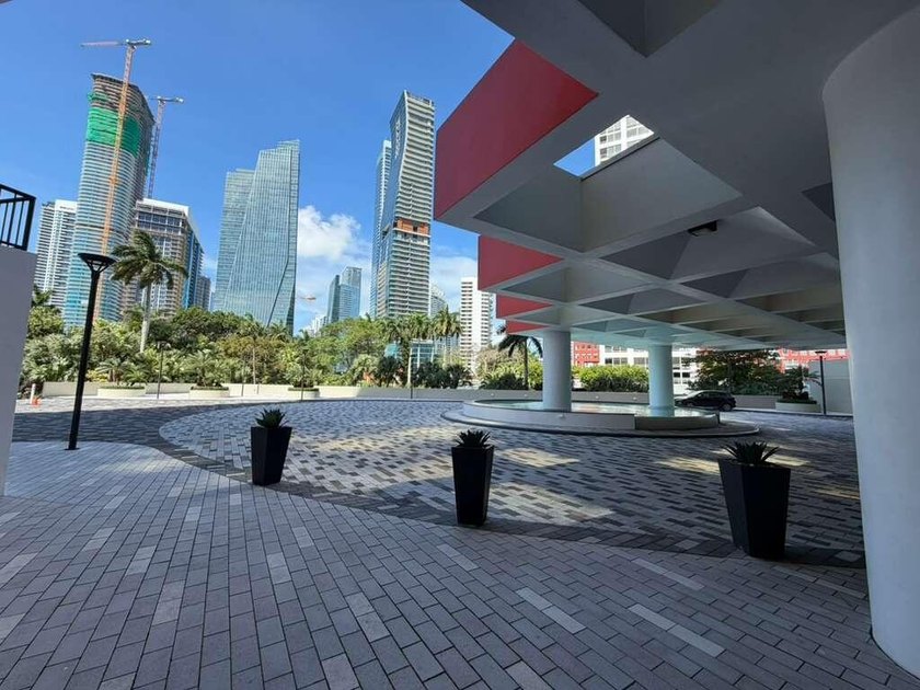 Rare waterfront luxury residence at Brickell in the iconic Villa - photo 2