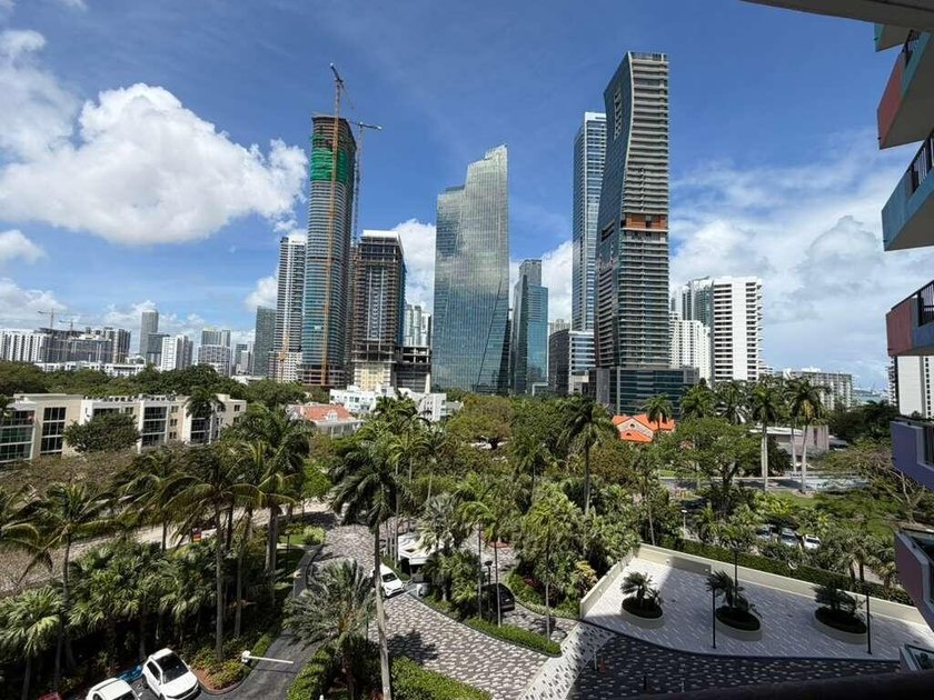 Rare waterfront luxury residence at Brickell in the iconic Villa - photo 4