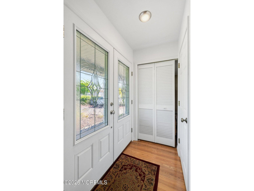 A true charmer in sought after Mapletree! Original owners are - photo 8