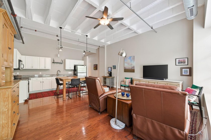 Welcome to charming 111 E Franklin Ave #109 only available due - photo 2