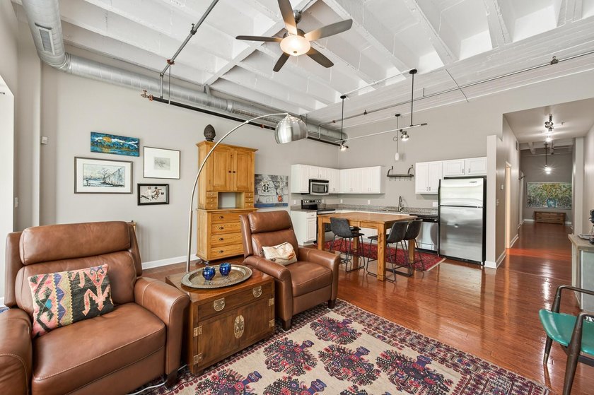 Welcome to charming 111 E Franklin Ave #109 only available due - photo 4