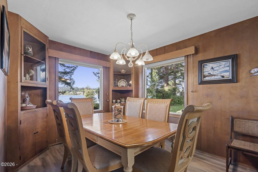 First time on the market, and worth the wait. This single-level - photo 15