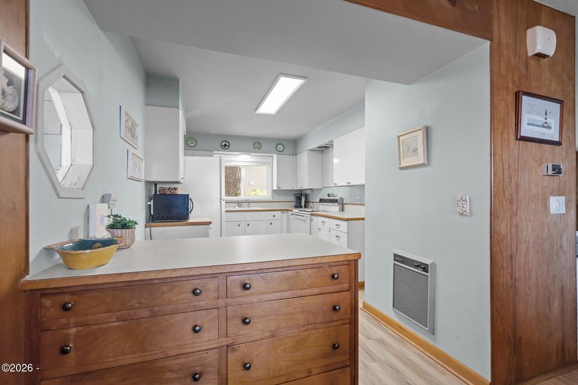 First time on the market, and worth the wait. This single-level - photo 18