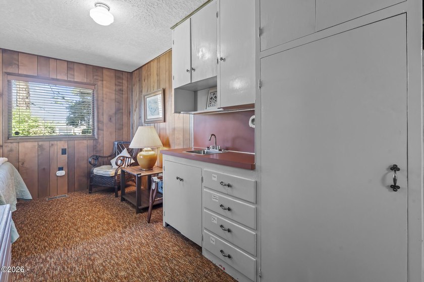First time on the market, and worth the wait. This single-level - photo 26