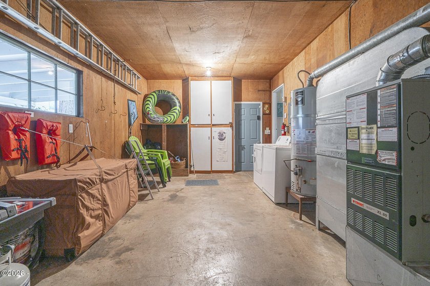 First time on the market, and worth the wait. This single-level - photo 38