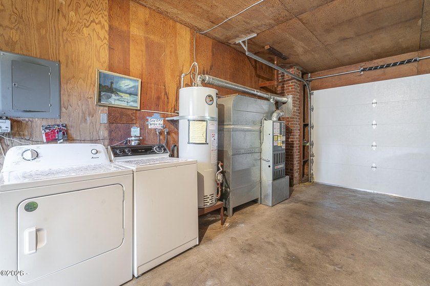 First time on the market, and worth the wait. This single-level - photo 39