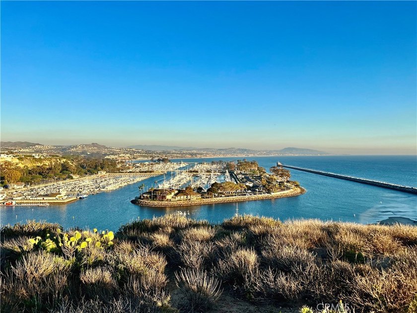 Discover this rare turnkey 3-bedroom, 3-bath townhome in the - photo 43