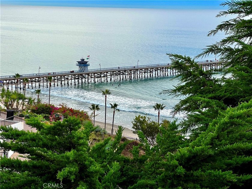 Discover this rare turnkey 3-bedroom, 3-bath townhome in the - photo 45