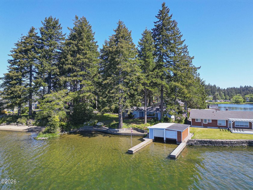 First time on the market, and worth the wait. This single-level - photo 46