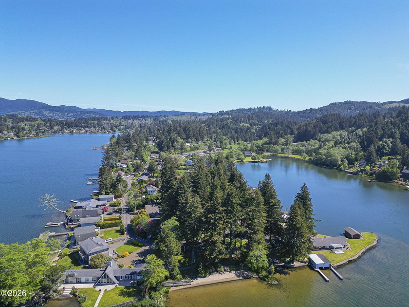 First time on the market, and worth the wait. This single-level - photo 49