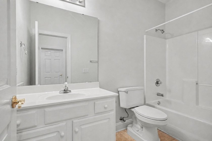 Spacious and well-appointed 3-bedroom, 2-bathroom second-floor - photo 11