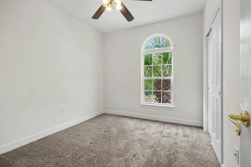 Spacious and well-appointed 3-bedroom, 2-bathroom second-floor - photo 12