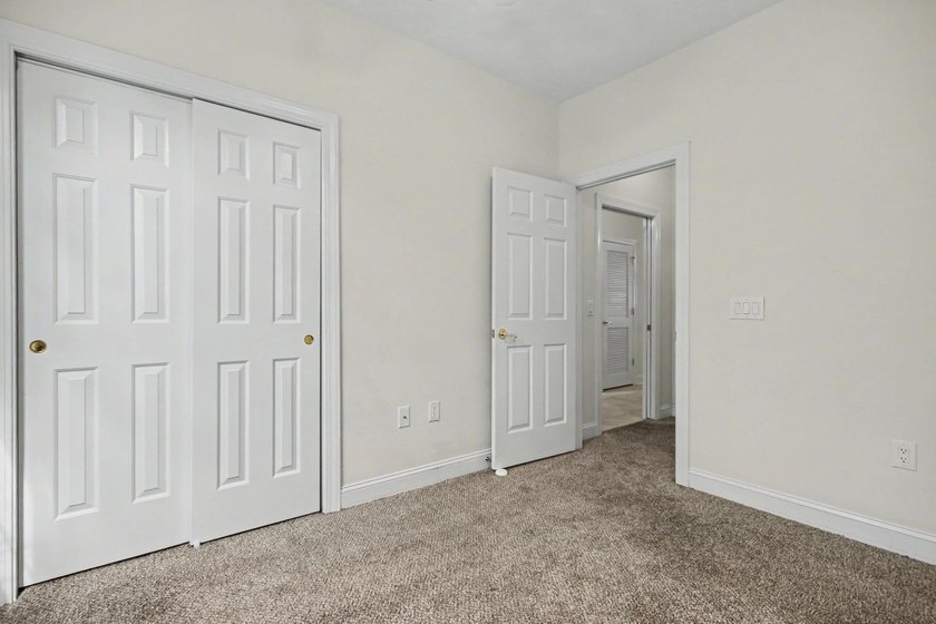 Spacious and well-appointed 3-bedroom, 2-bathroom second-floor - photo 13