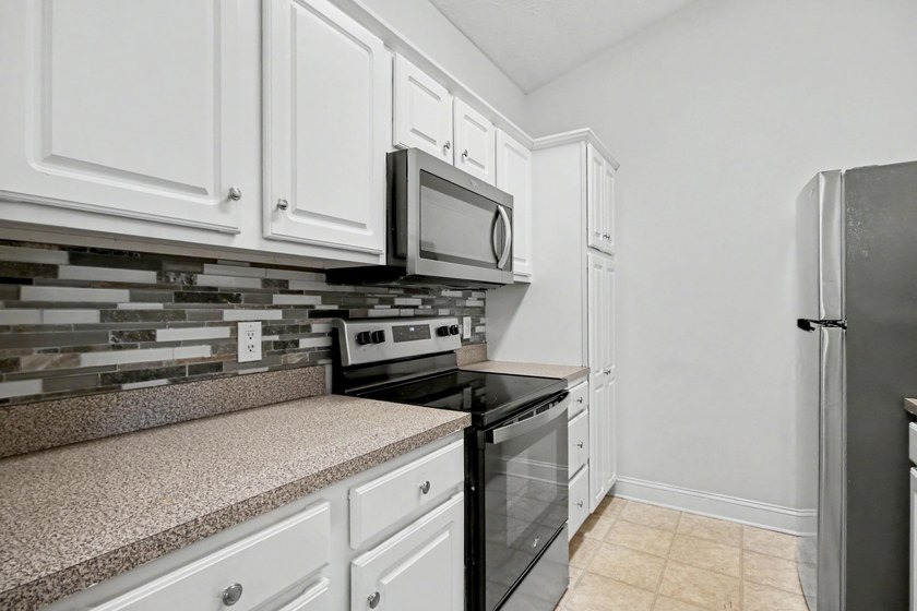 Spacious and well-appointed 3-bedroom, 2-bathroom second-floor - photo 16