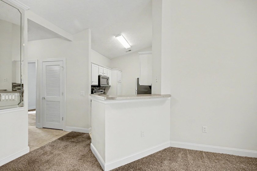 Spacious and well-appointed 3-bedroom, 2-bathroom second-floor - photo 18